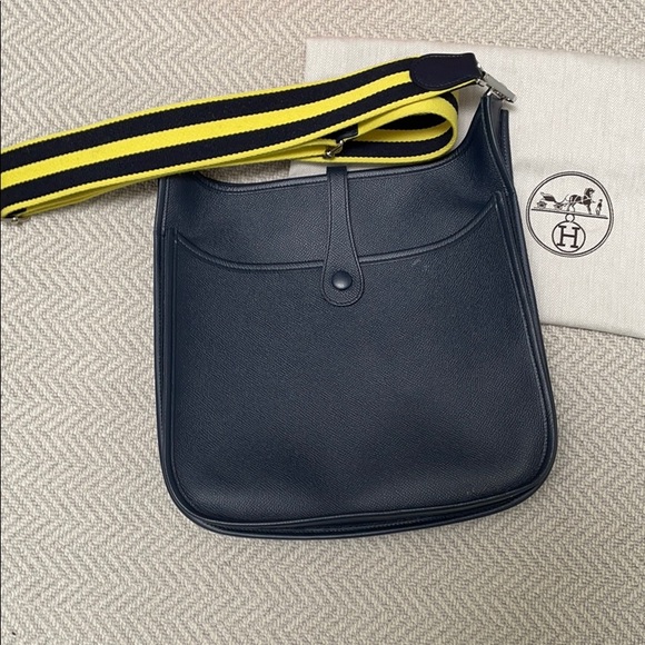 HERMES Evelyne Poche III 29 - Picture 3 of 14